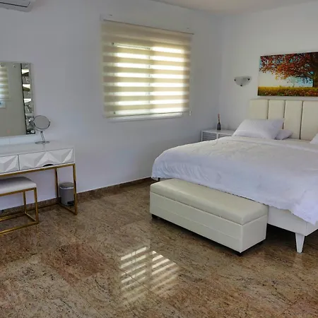 Вілла Happiness With Heated Swimming Pool