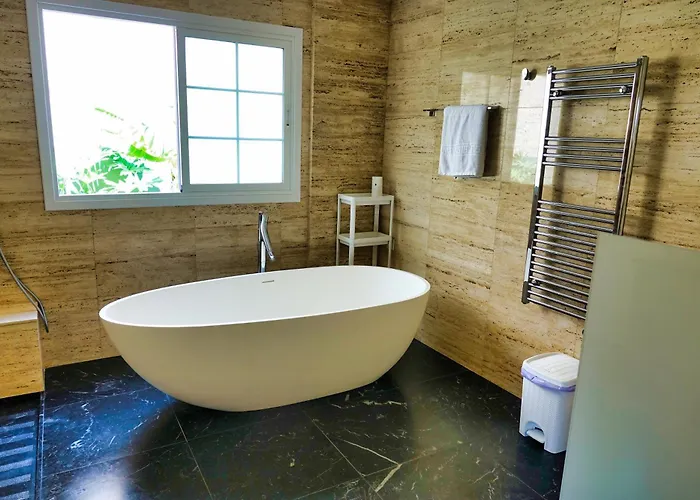 Happiness With Heated Swimming Pool Вілла *