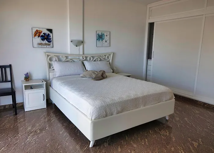 Вілла Happiness With Heated Swimming Pool *