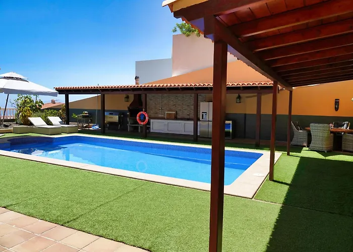 Happiness With Heated Swimming Pool Вілла