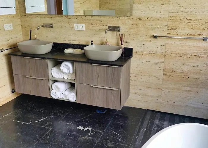 Вілла Happiness With Heated Swimming Pool