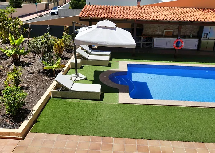 Happiness With Heated Swimming Pool Адехе