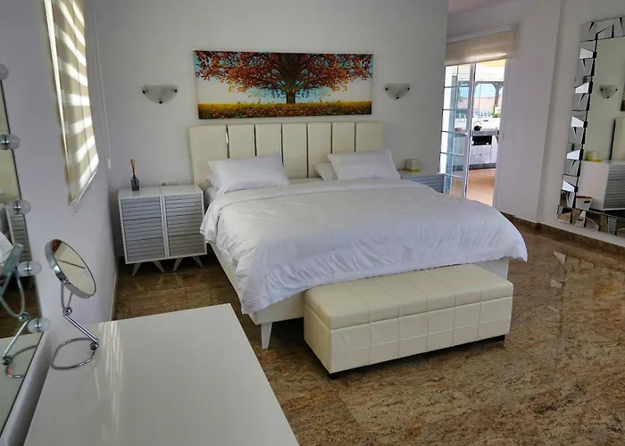 Вілла Happiness With Heated Swimming Pool *