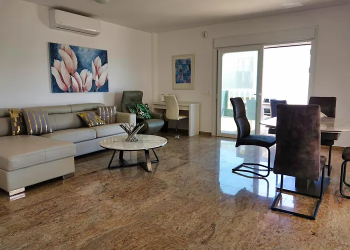 Happiness With Heated Swimming Pool Вілла Адехе