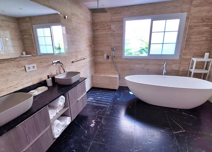 Вілла Happiness With Heated Swimming Pool