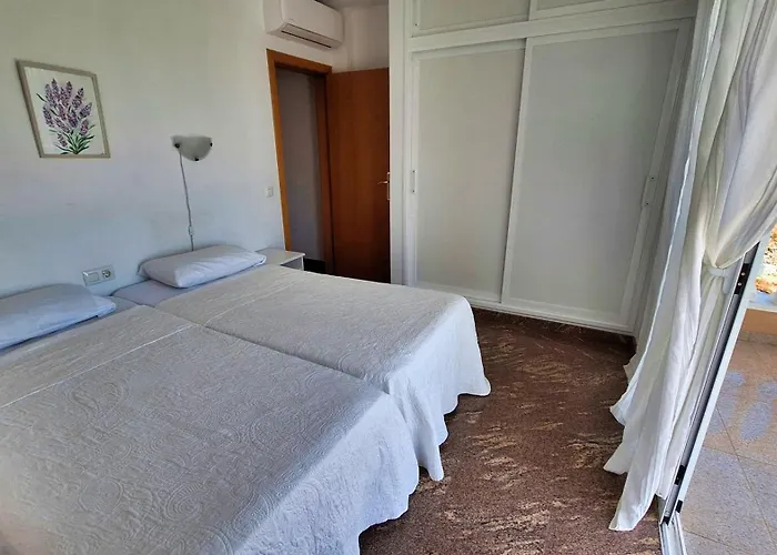 Happiness With Heated Swimming Pool Вілла *