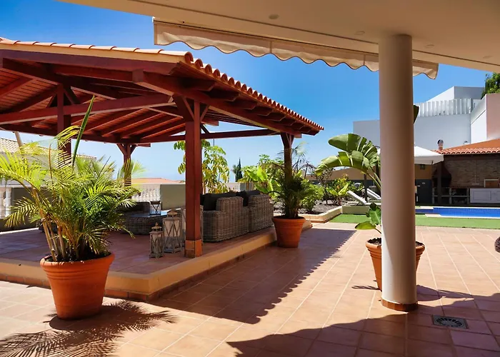 Happiness With Heated Swimming Pool Вілла Адехе