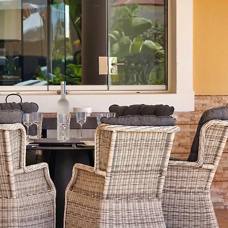 빌라 Happiness With Heated Swimming Pool *