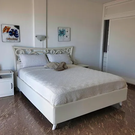 빌라 Happiness With Heated Swimming Pool *