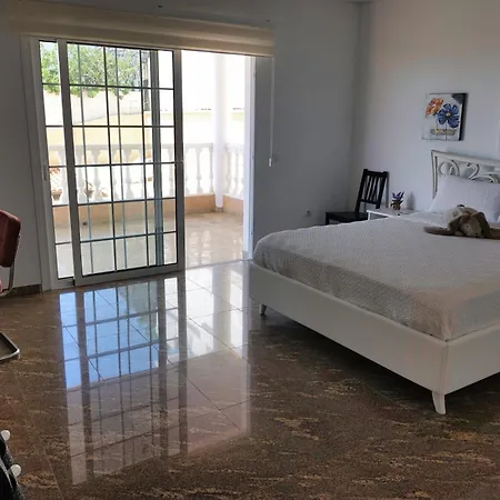 빌라 Happiness With Heated Swimming Pool *