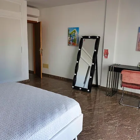 Happiness With Heated Swimming Pool 빌라 아데제