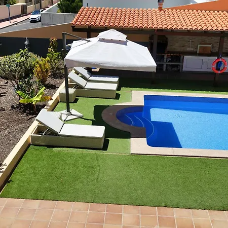 Happiness With Heated Swimming Pool 아데제