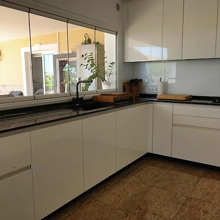 빌라 Happiness With Heated Swimming Pool