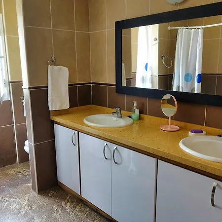 빌라 Happiness With Heated Swimming Pool 아데제