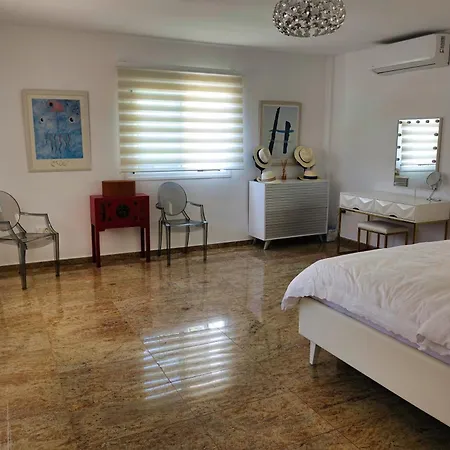 Happiness With Heated Swimming Pool * 아데제