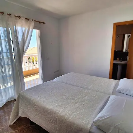 Happiness With Heated Swimming Pool 아데제