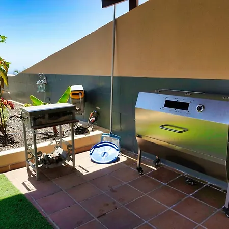 Happiness With Heated Swimming Pool * 아데제