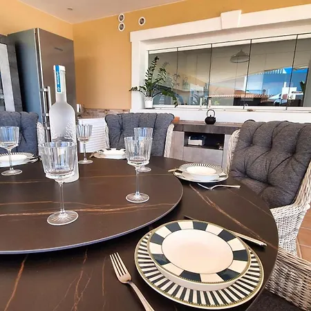 Happiness With Heated Swimming Pool 빌라 *