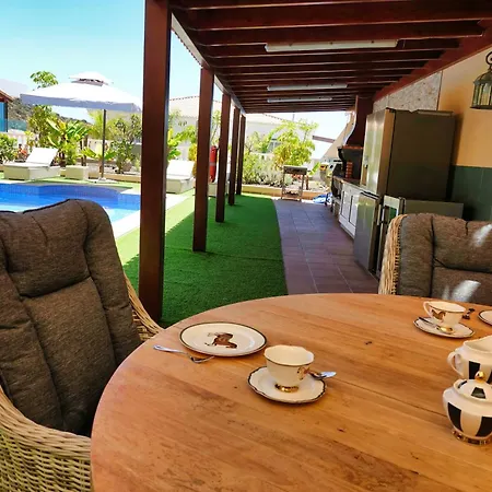 Вилла Happiness With Heated Swimming Pool Адехе
